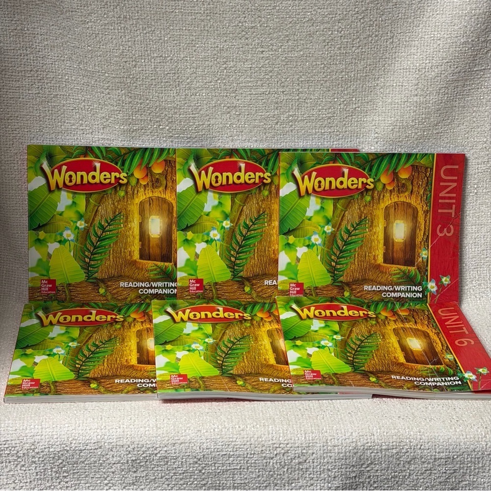 Wonders Grade 1 Reading/ Writing Companion Unit 1-6
by McGraw Hill